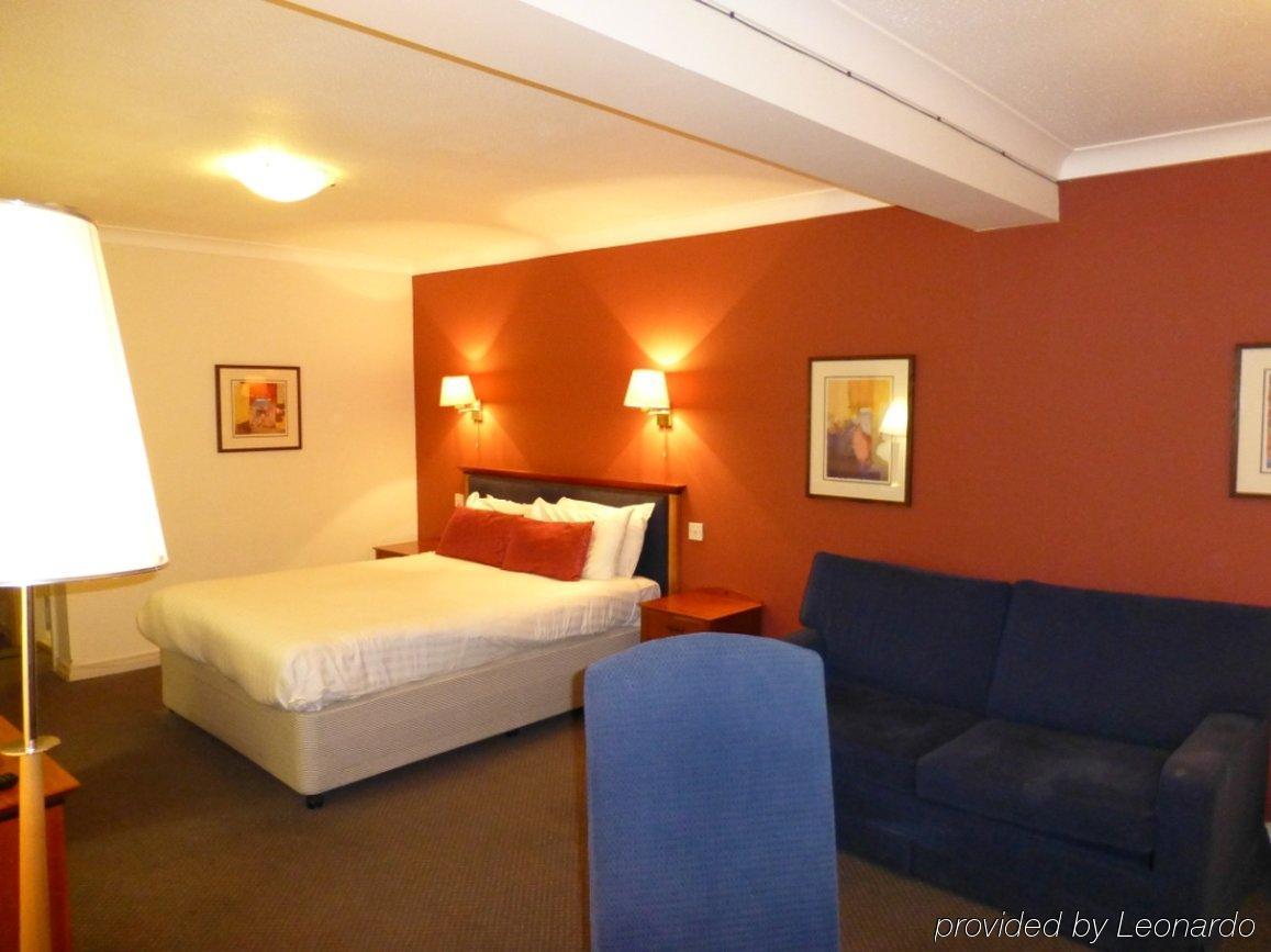 Waterloo Hotel Кроуторн Екстериор снимка