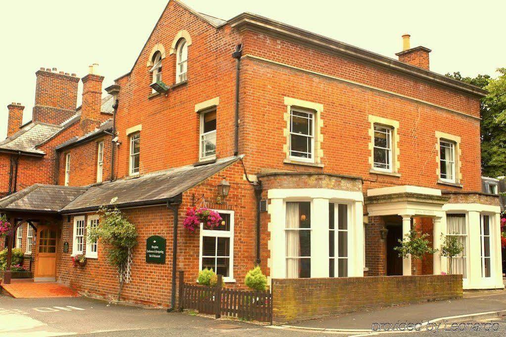 Waterloo Hotel Кроуторн Екстериор снимка