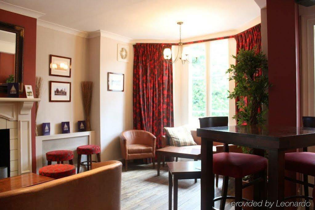 Waterloo Hotel Кроуторн Стая снимка